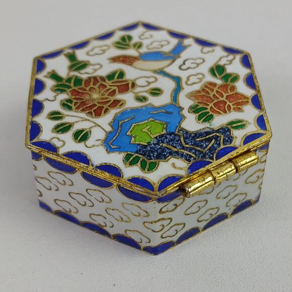 Vintage Cloisonné Hexagonal Pill Box – Floral & Crane Motif Blue Enamel Interior - Picture 4 of 6